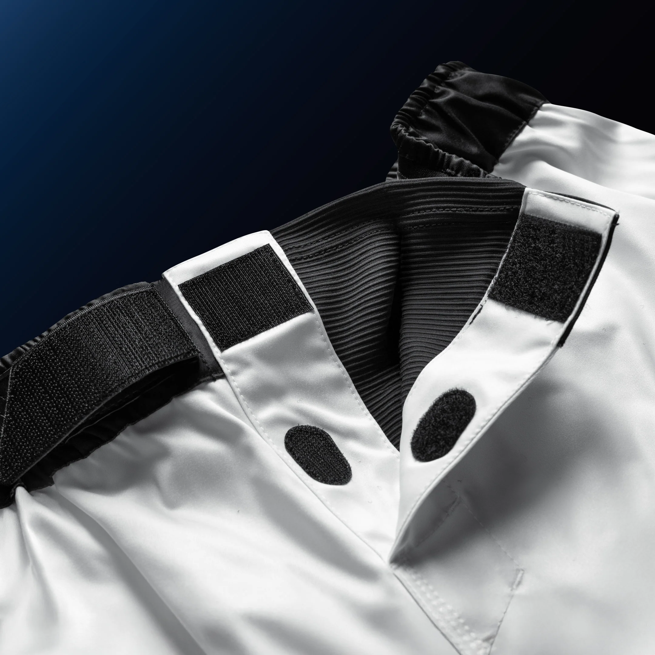 Hayabusa Apex Fight Short Mid-Thigh Wit - Image 5