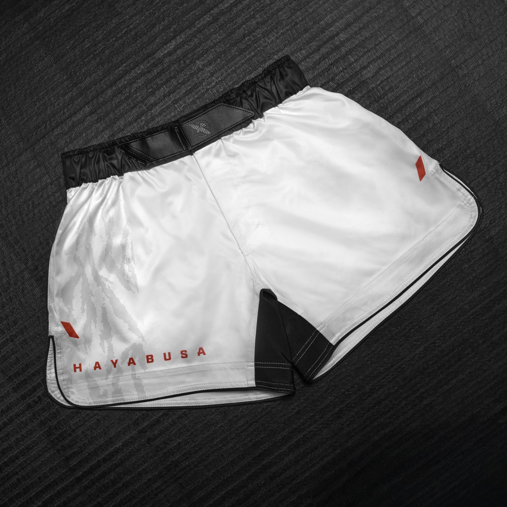 Hayabusa Apex Fight Short Mid-Thigh Wit - Image 7