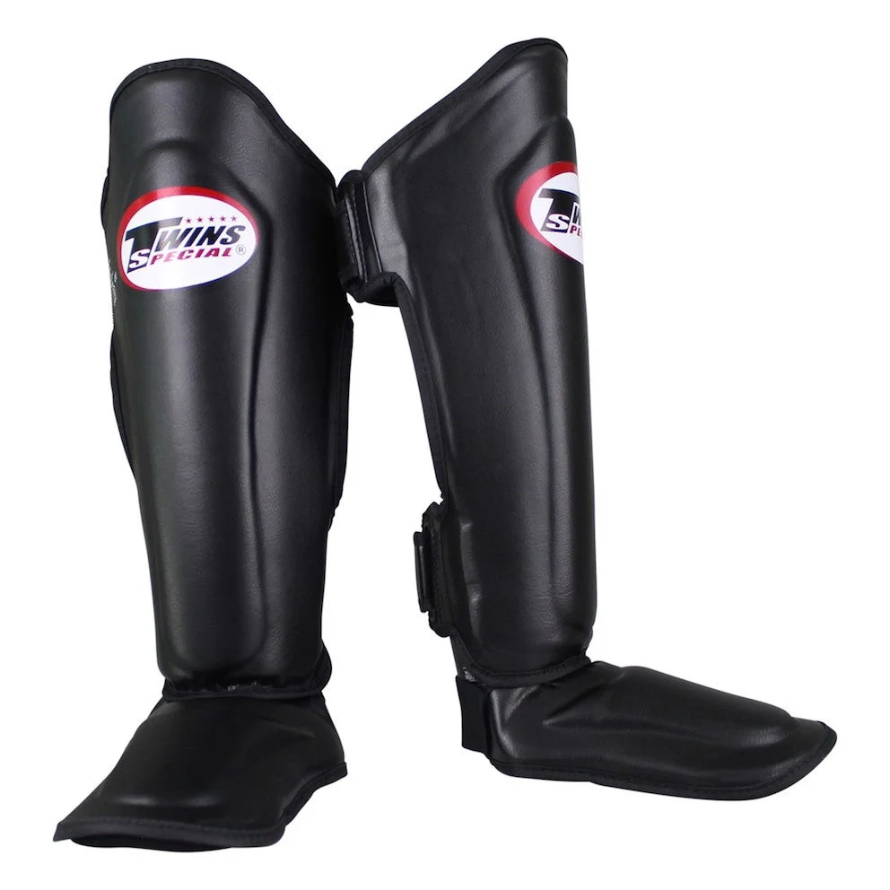 Twins Kickboks Set Bokshandschoen BGVL-4 Black-Red-White & Scheenbeschermer SGL-7 Zwart - Image 4