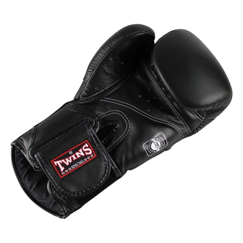 Twins Kickboks Set Bokshandschoen BGVL-6 Zwart & Scheenbeschermer SGL-7 Zwart - Image 4