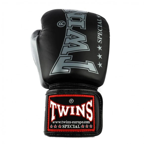 Twins Kickboks Set Bokshandschoen BGVL-8 Zwart & Scheenbeschermer SGL-7 Zwart - Image 3