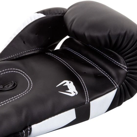Venum Kickboks Set Bokshandschoen Elite Zwart/Wit + Scheenbeschermer Challenger Zwart/Wit - Image 4