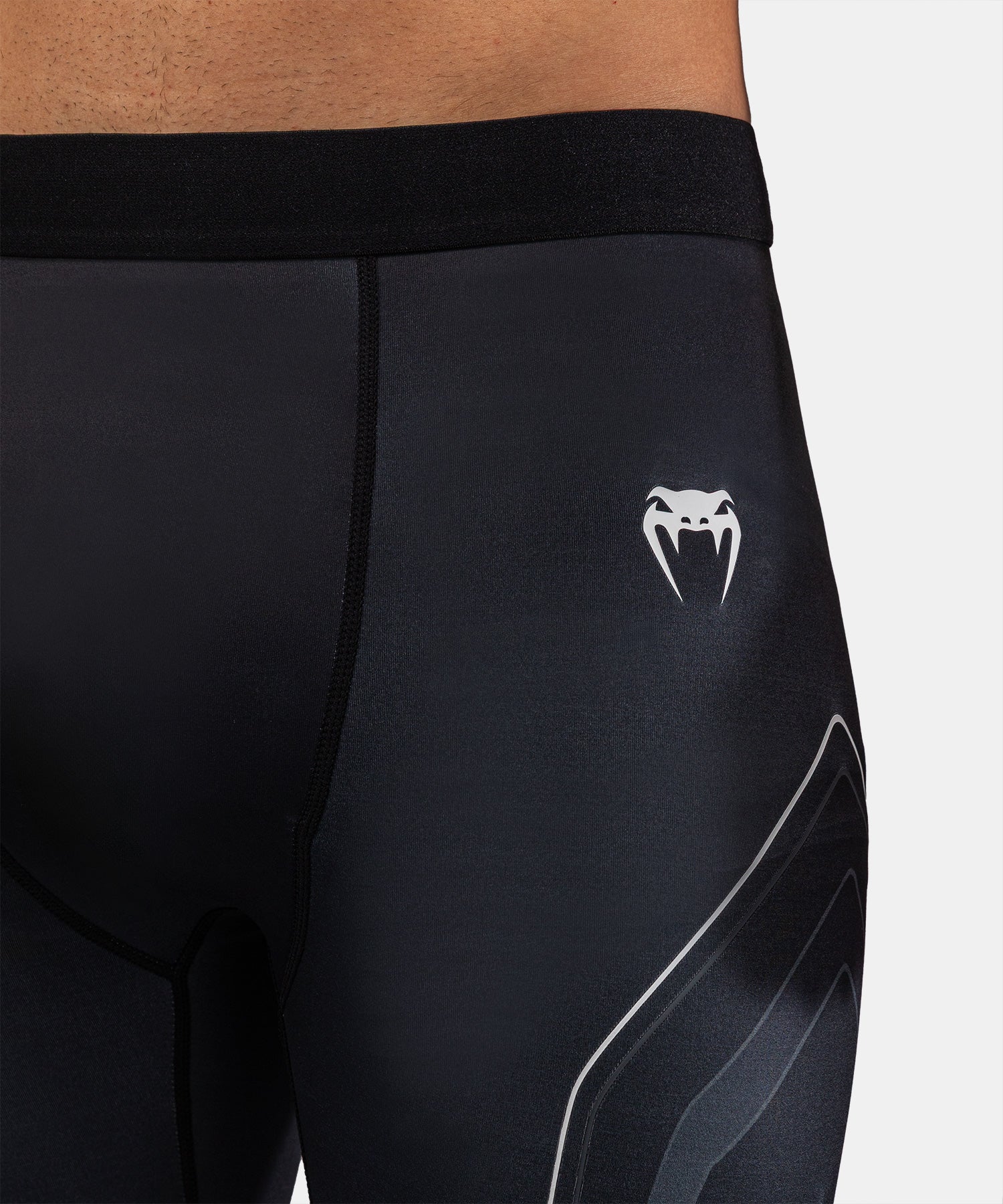 Venum Streamline Vale Tudo Short Zwart/Wit - Image 4
